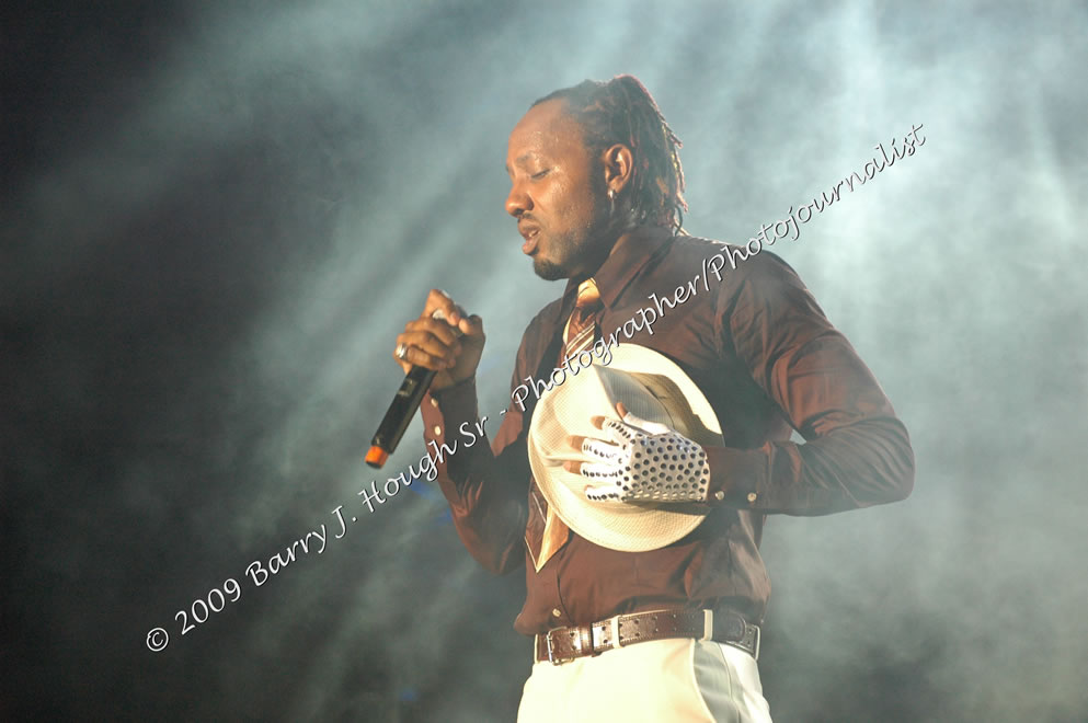 Da'ville @ Reggae Sumfest 2009 - International Night 2 - Reggae Sumfest 2009,Catherine Hall, Montego Bay, St. James, Jamaica W.I. - Saturaday, July 25, 2009 - Reggae Sumfest 2009, July 19 - 25, 2009 - Photographs by Net2Market.com - Barry J. Hough Sr. Photojournalist/Photograper - Photographs taken with a Nikon D70, D100, or D300 - Negril Travel Guide, Negril Jamaica WI - http://www.negriltravelguide.com - info@negriltravelguide.com...!